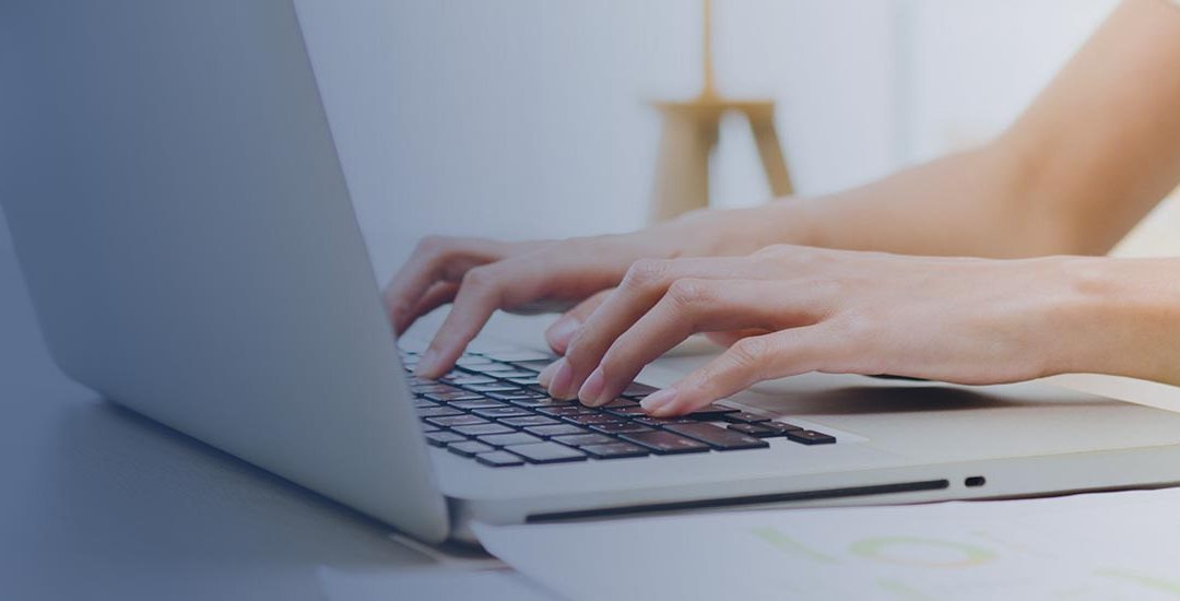 Restyling totale dei mobili in legno: come usare lo smalto coprente per trasformarli